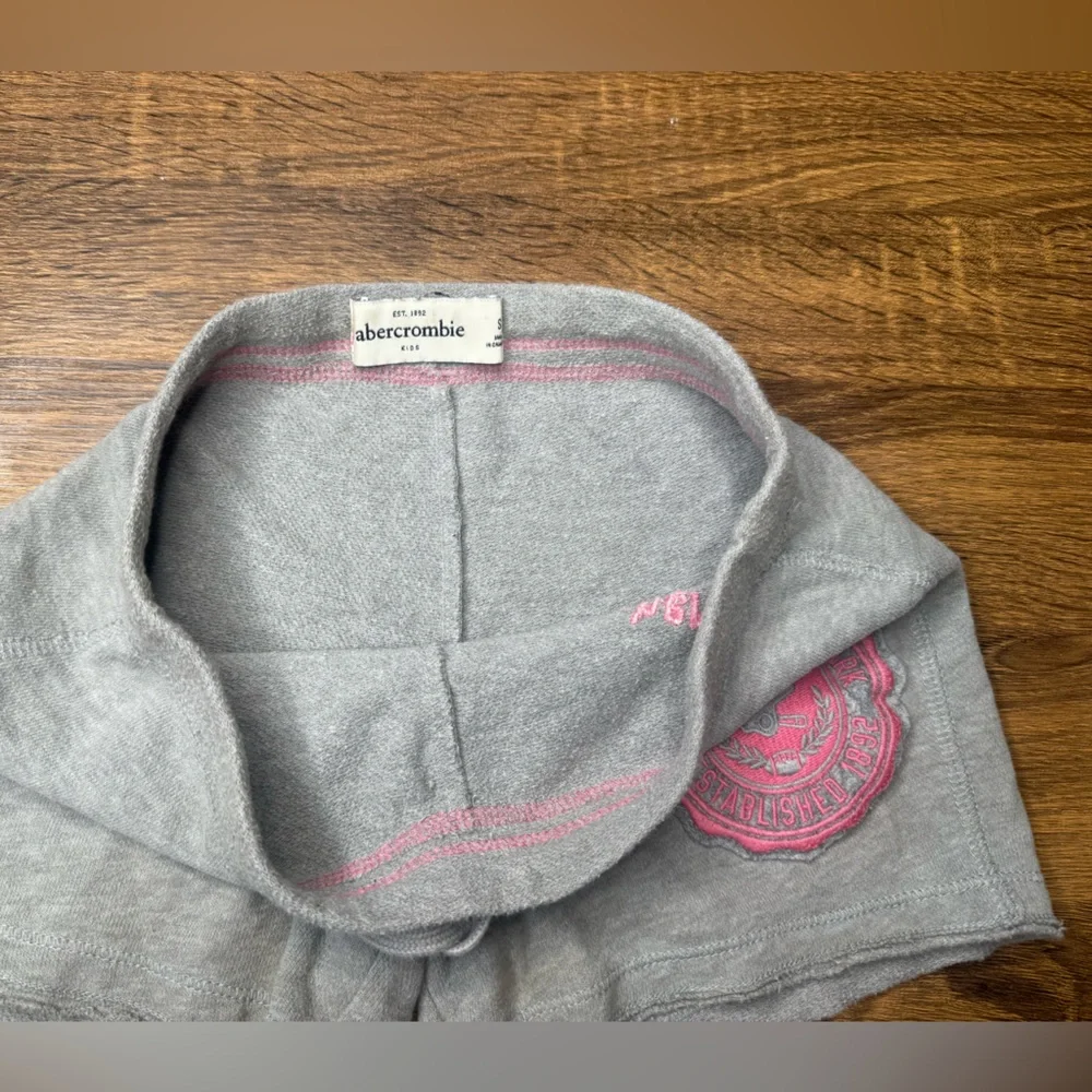 Y2K Abercrombie kids grey athletic shorts size small
